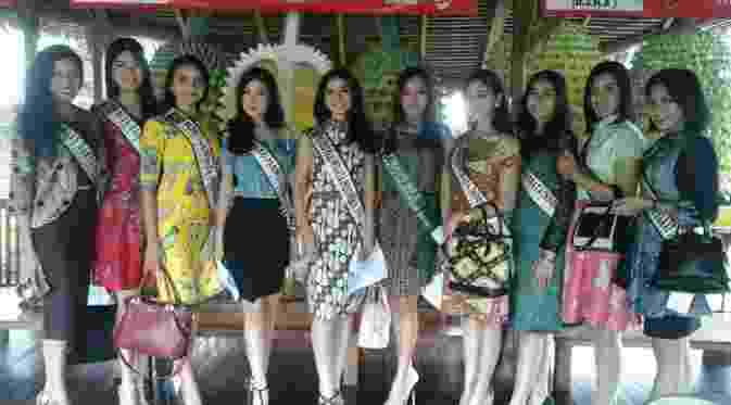 10 Miss Pariwisata turut mempromosikan durian khas Serang, Banten, yang memiliki beragam varian. 