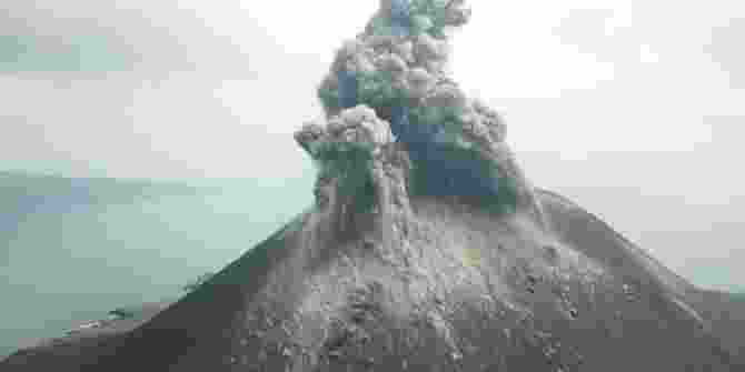 Gunung Anak Krakatau Masih Berstatus Waspada