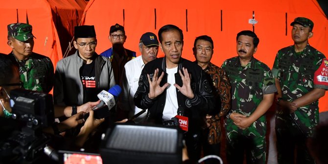 Cara Jokowi Hibur Anak Anak Korban Gempa Lombok
