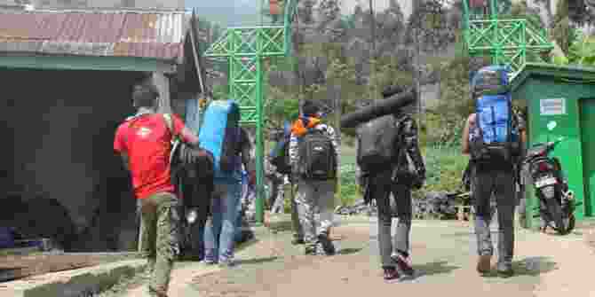 Kebakaran Di Gunung Sumbing 541 Pendaki Telah Dievakuasi