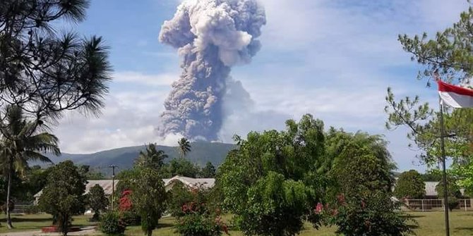 Gunung Soputan Berstatus Siaga