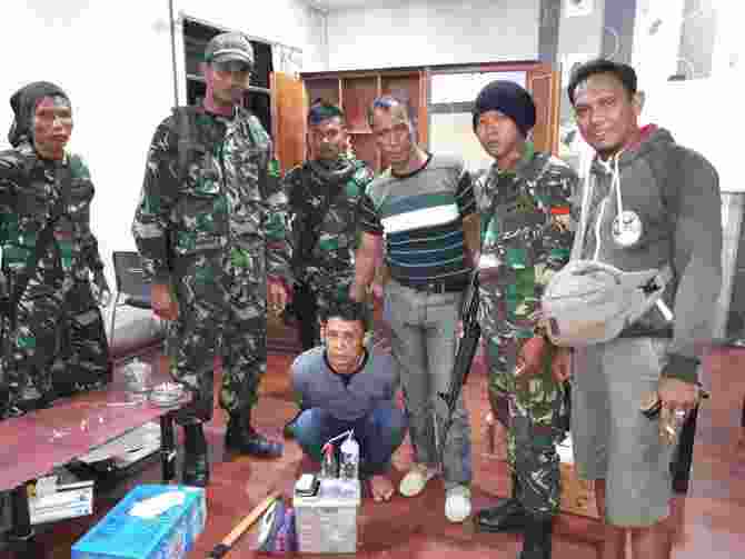 Prajurit TNI Menangkap Pengedar Sabu Di Palu