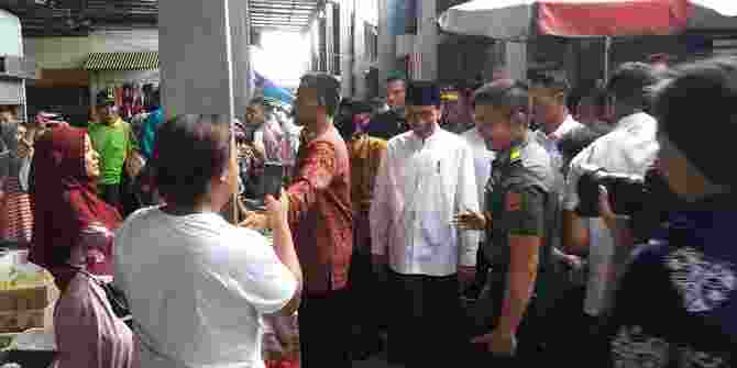 Jokowi Kejutkan Pedagang Dan Pembeli Pasar Induk Sidoarjo