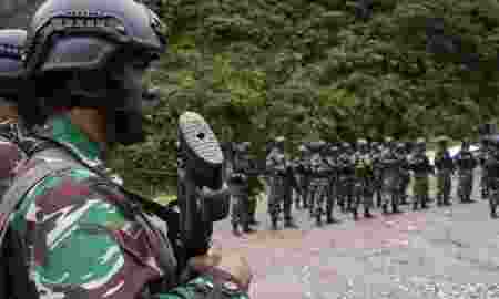 Pasca Penembakan Pekerja Trans Papua Dijaga Pasukan TNI Saat Kerja