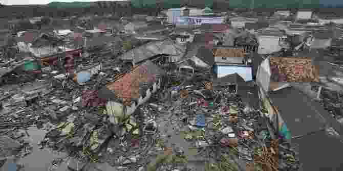 Pemerintah Janjikan Bangun Rumah Korban Tsunami Lampung