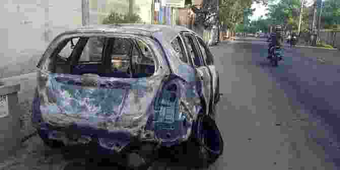 Sebuah Mobil Honda Jazz Ludes Terbakar Di Tangerang