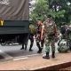 TNI Bersenjata Laras Panjang Lakukan Penjagaan Di Polsek Ciracas