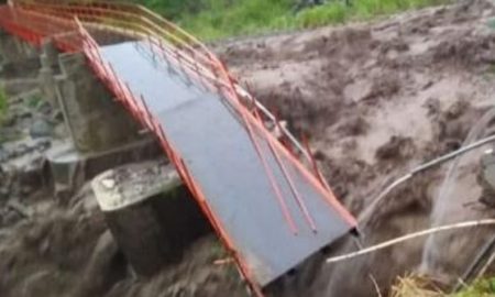 Diterjang Banjir Jembatan Desa Plompong Di Brebes Putus