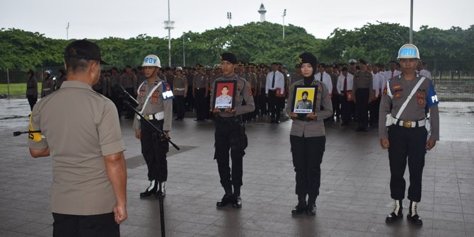 Gegara Foto Selfie Anggota Polwan Di Makassar Dipecat