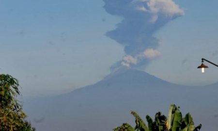 Gunung Merapi Kembali Mengeluarkan Lava Pijar