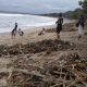 Karena Cuaca Buruk Pantai Kuta Dapat Kiriman Sampah