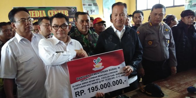 Mensos Beri Santunan Kepada Ahli Waris Korban Longsor Sukabumi