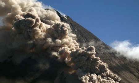 Merapi Keluarkan Lava Warga Diminta Jauhi Radius 3 Kilometer