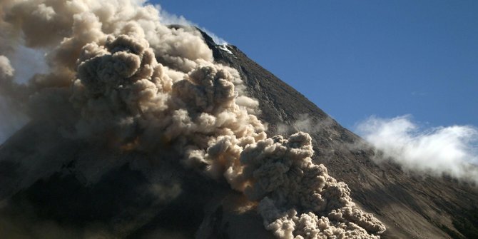 Merapi Keluarkan Lava Warga Diminta Jauhi Radius 3 Kilometer