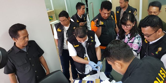 Polisi Melakukan Penggeledahan Di 2 Kantor PSSI