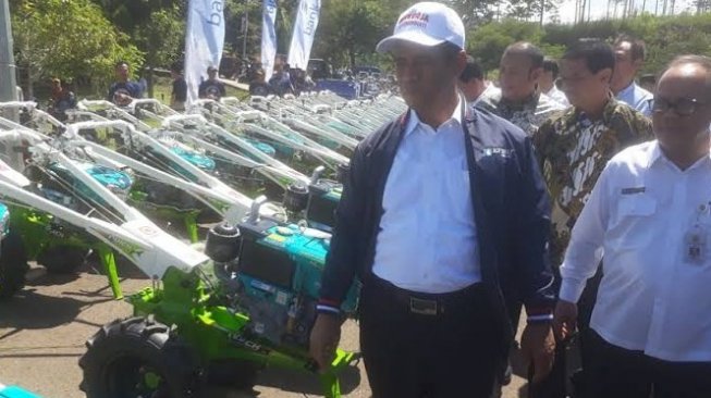 Bandung Barat Memperoleh Bantuan Alsintan Seribu Traktor