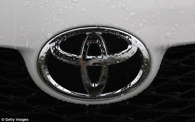 Tanggapan Toyota Indonesia soal Mobil Suzuki Pakai Logo Mereka