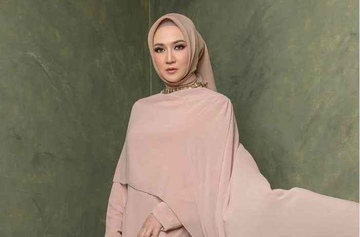 Resmi, Artis Dina Lorenza Maju di Pilkada Bandung - Berita ...